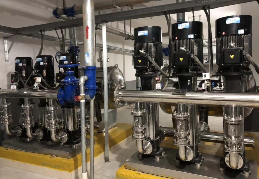 泵閥安裝<a href=http://www.cslianhua.com/xjjt/ target=_blank class=infotextkey>橡膠接頭</a>示意圖