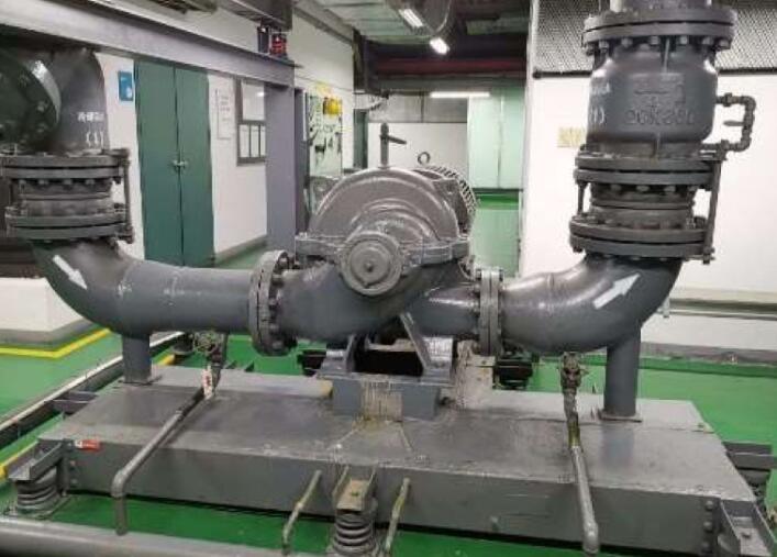 泵閥安裝<a href=http://www.cslianhua.com/xjjt/ target=_blank class=infotextkey>橡膠接頭</a>示意圖