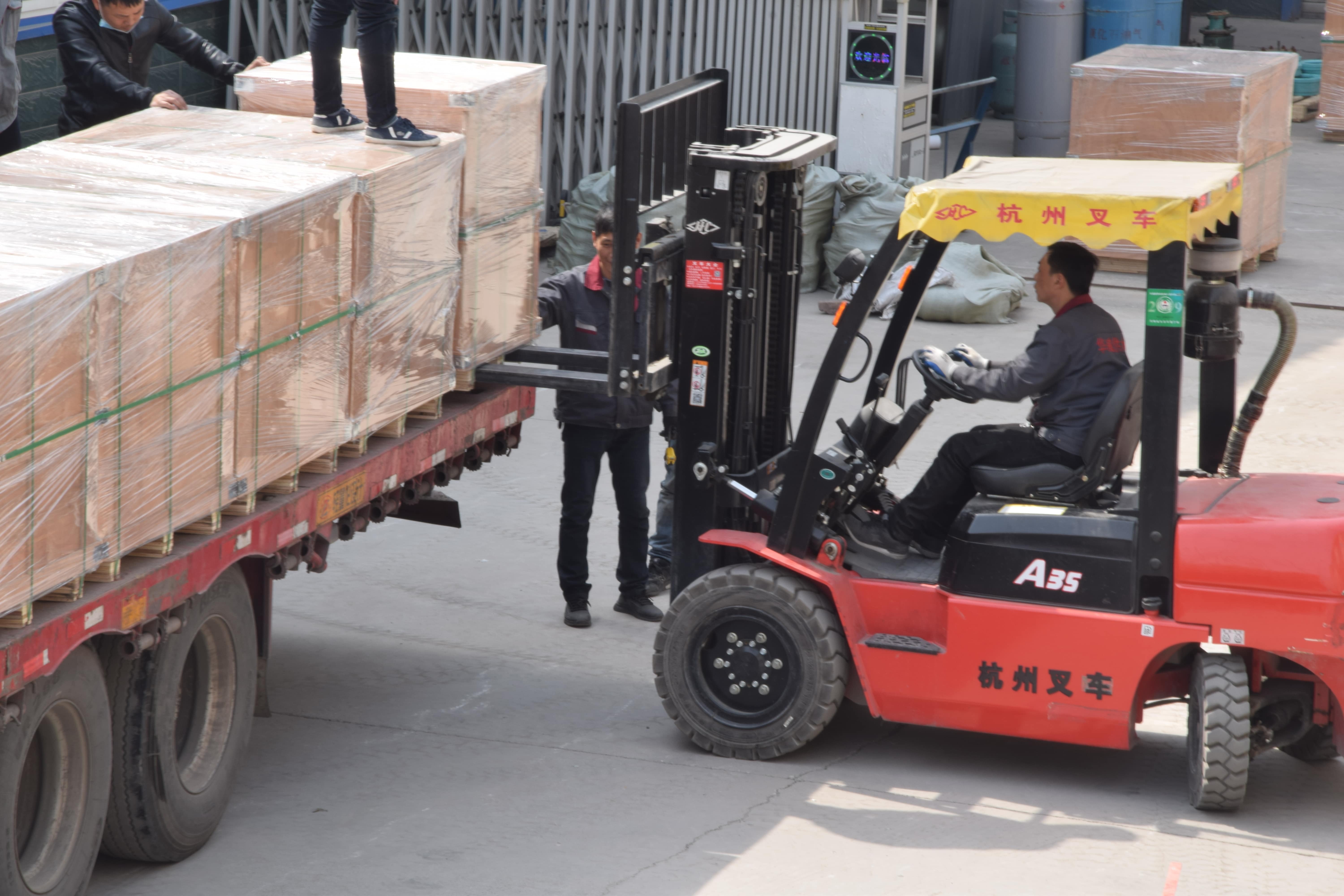 華威股份發(fā)貨現(xiàn)場